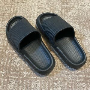 Cloud Cushion Slides- Black- Size 5